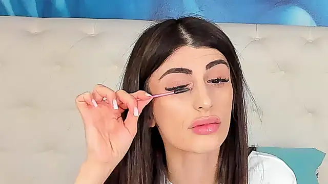 SkinnyDolly online show from February 18, 11:01 pm