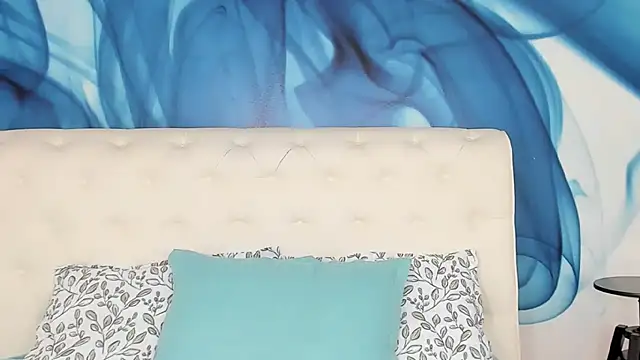 SkinnyDolly online show from October 25, 2:11 am