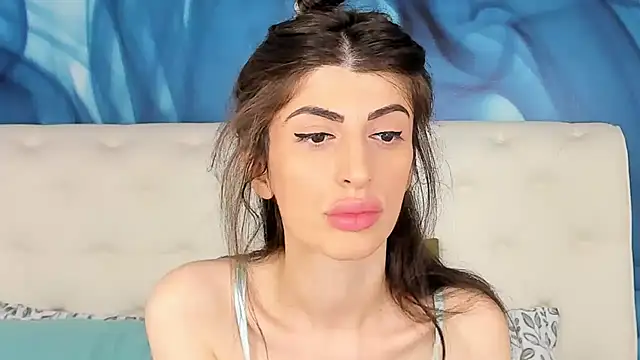 SkinnyDolly online show from November 9, 3:10 am