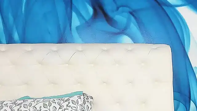 SkinnyDolly online show from April 2, 2:08 am