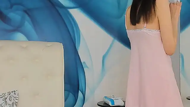 SkinnyDolly online show from March 9, 9:51 pm