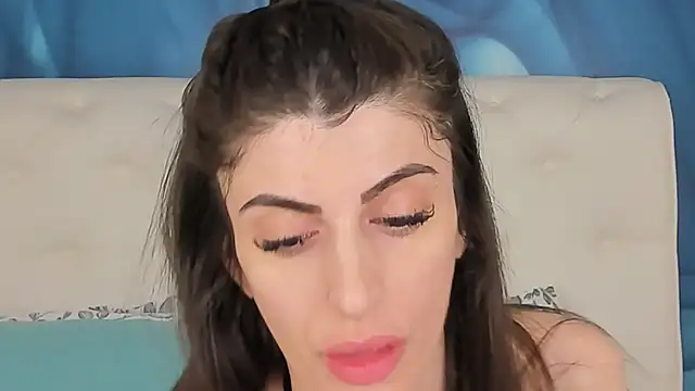 SkinnyDolly online show from December 2, 3:19 am