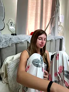 emma05 online show from October 29, 6:34 am