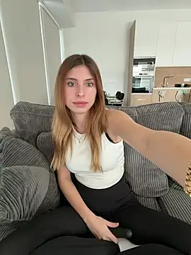 emma05 online show from March 13, 6:51 am