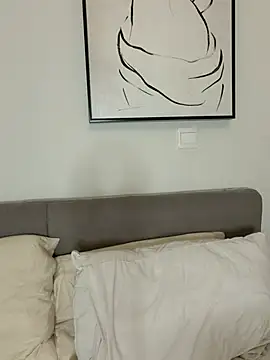 emma05 online show from March 31, 6:10 pm