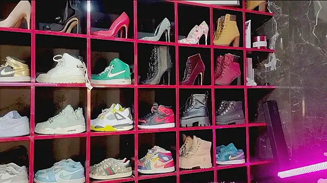 Indianbrownie online show from March 18, 3:03 pm