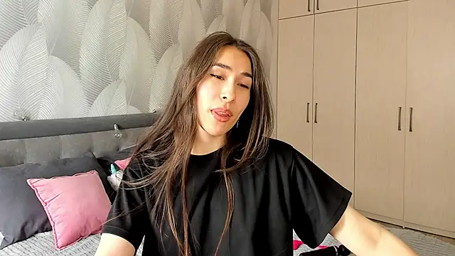 Bambiii bby online show from March 4, 6:04 am