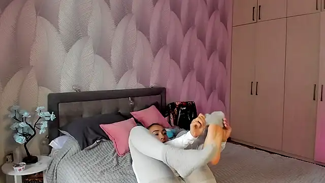 Bambiii bby online show from September 29, 8:10 am