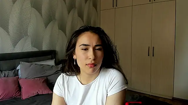 Snapshot of Bambiii_bby chatting on June 15, 6:24 am Bambiii bby online show from June 15, 6:24 am