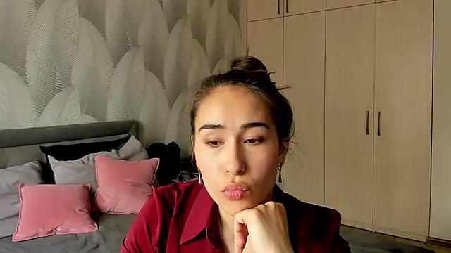 Snapshot of Bambiii_bby chatting on June 18, 6:01 am Bambiii bby online show from June 18, 6:01 am