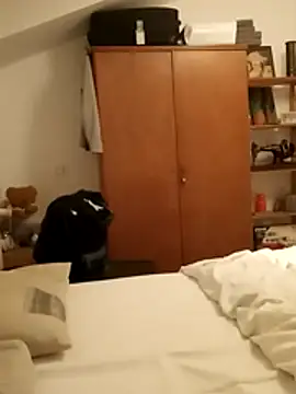 Snapshot of crems77 chatting on January 8, 4:07 am crems77 online show from January 8, 4:07 am