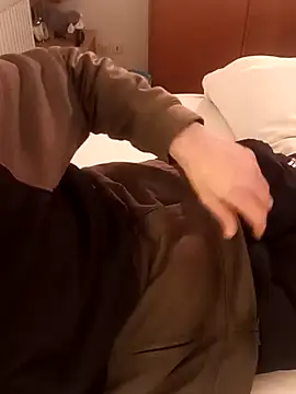 Snapshot of crems77 chatting on January 9, 4:08 am crems77 online show from January 9, 4:08 am