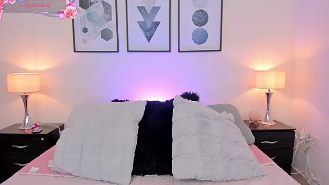 Snapshot of JulianaWaldo chatting on September 10, 1:10 pm JulianaWaldo online show from September 10, 1:10 pm