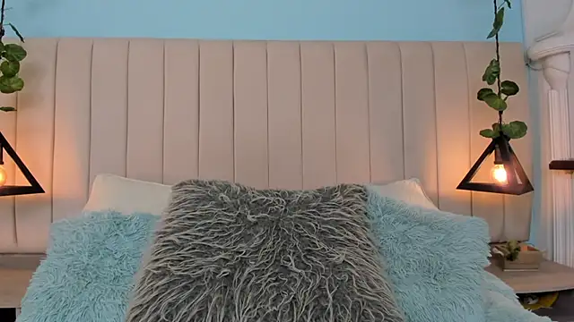 Snapshot of JulianaWaldo chatting on March 6, 1:03 pm JulianaWaldo online show from March 6, 1:03 pm