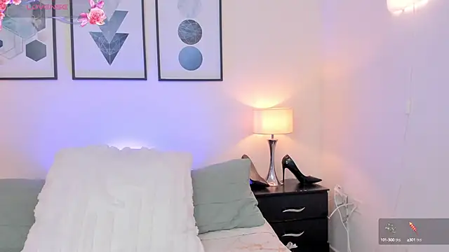 Snapshot of JulianaWaldo chatting on October 5, 3:36 pm JulianaWaldo online show from October 5, 3:36 pm