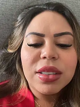 Snapshot of lariic chatting on February 21, 8:33 pm lariic online show from February 21, 8:33 pm