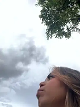 lariic online show from March 18, 8:21 pm