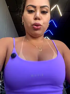 Snapshot of lariic chatting on October 3, 2:29 pm lariic online show from October 3, 2:29 pm