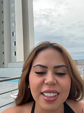 lariic online show from March 13, 8:25 pm