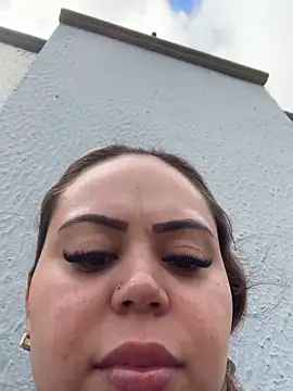 lariic online show from March 12, 1:26 pm