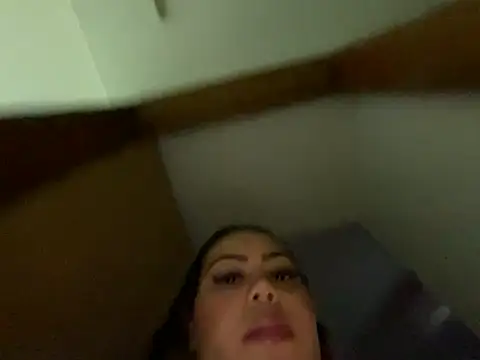 Snapshot of lariic chatting on March 13, 11:27 pm lariic online show from March 13, 11:27 pm