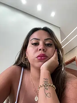 Snapshot of lariic chatting on March 1, 1:11 pm lariic online show from March 1, 1:11 pm