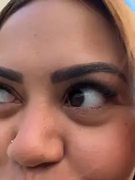 lariic online show from March 21, 8:24 pm