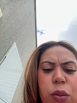 lariic online show from March 25, 3:11 pm