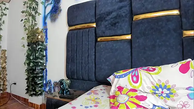 skaysanchez1 online show from February 12, 7:13 pm