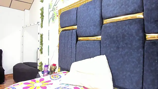 Snapshot of skaysanchez1 chatting on September 23, 7:43 pm skaysanchez1 online show from September 23, 7:43 pm