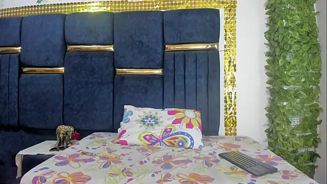 Snapshot of skaysanchez1 chatting on October 14, 7:25 pm skaysanchez1 online show from October 14, 7:25 pm