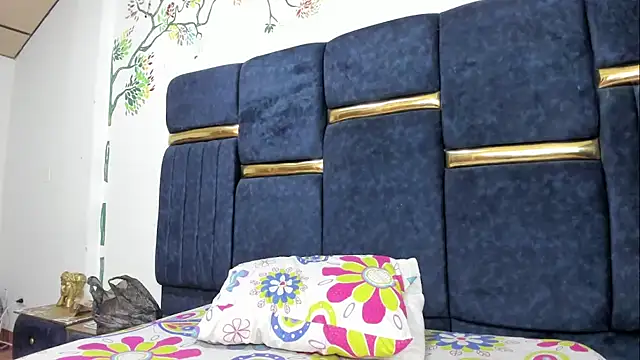 skaysanchez1 online show from February 6, 7:43 pm