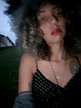 tucurly latina online show from January 1, 11:40 pm