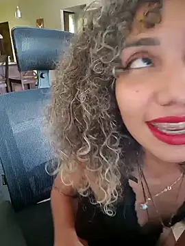 tucurly latina online show from January 10, 8:37 pm