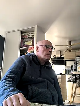 bogland33 online show from November 9, 8:40 am