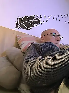 bogland33 online show from December 3, 8:08 pm