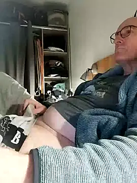 bogland33 online show from February 15, 8:08 pm