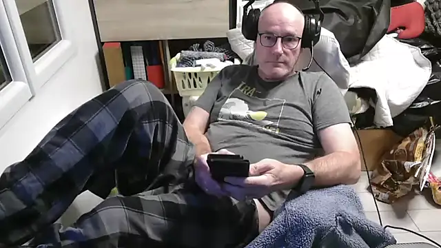 bogland33 online show from November 27, 8:09 pm