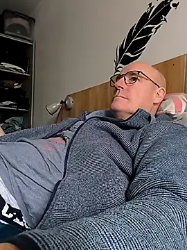 bogland33 online show from February 9, 2:04 pm