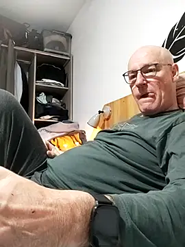 bogland33 online show from March 28, 10:11 pm