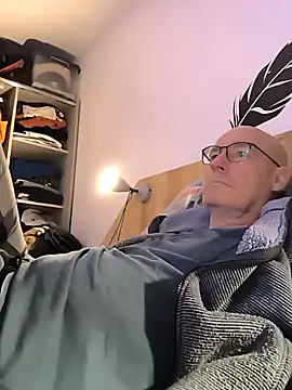 bogland33 online show from November 17, 7:40 pm