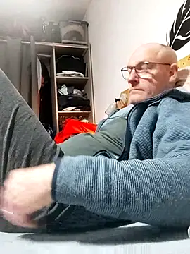 bogland33 online show from March 26, 8:07 pm