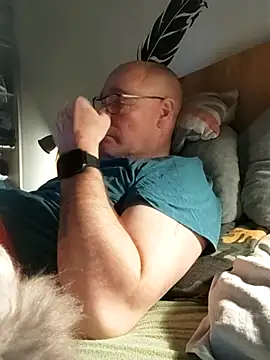 bogland33 online show from April 7, 7:48 pm