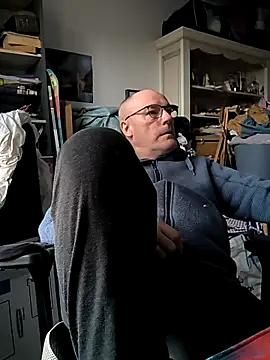 bogland33 online show from March 28, 10:05 am