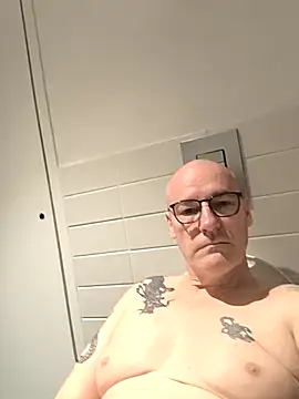 bogland33 online show from March 9, 3:04 pm