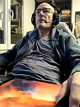 bogland33 online show from November 1, 6:02 pm