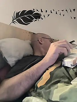 bogland33 online show from November 5, 8:45 pm