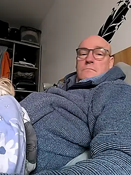 bogland33 online show from December 14, 10:10 am