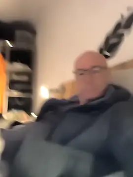 bogland33 online show from December 14, 10:15 pm