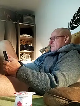 bogland33 online show from February 5, 11:22 pm